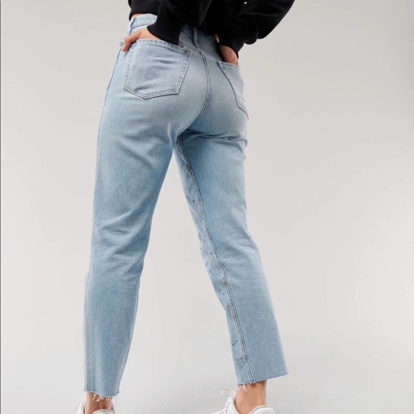 Hollister | Ultra High Rise Medium Wash Doodle Mom Jeans Size 3R - Picture 12 of 13